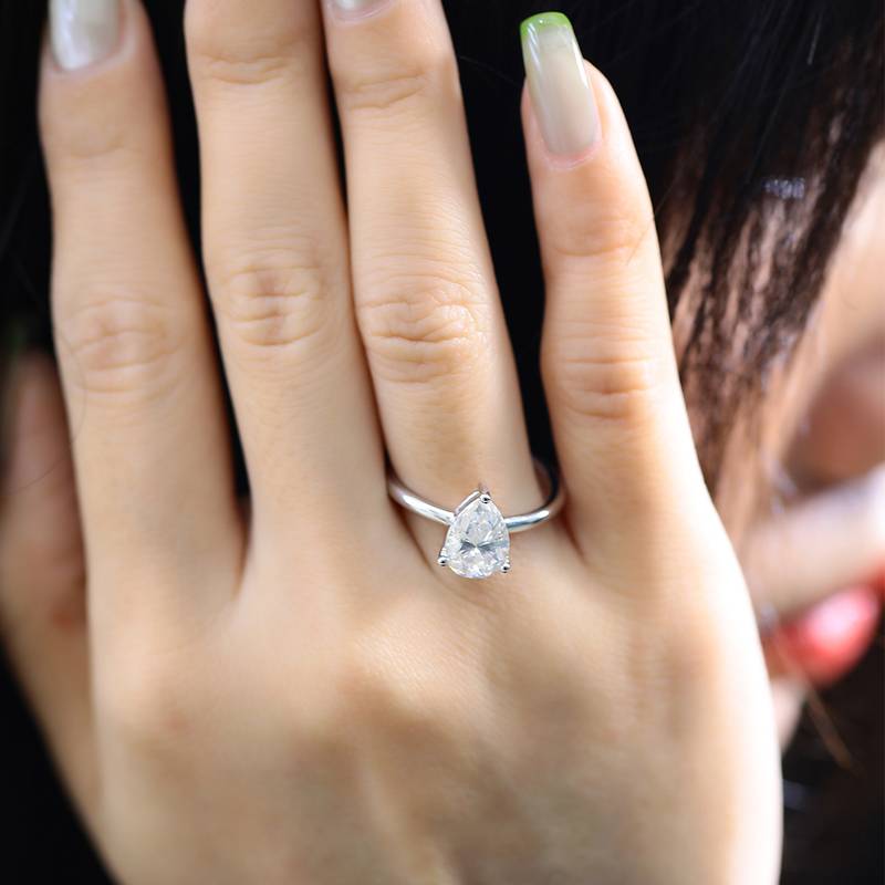 Classic梨形S925银镀白金MoissaniteWomen's Ring2.0ctD级